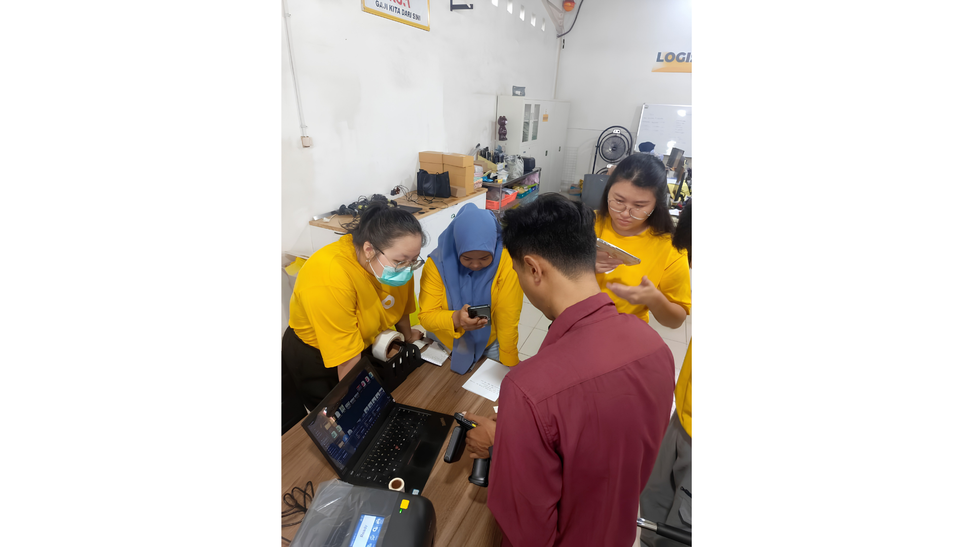 Sistem Gudang Pakaian